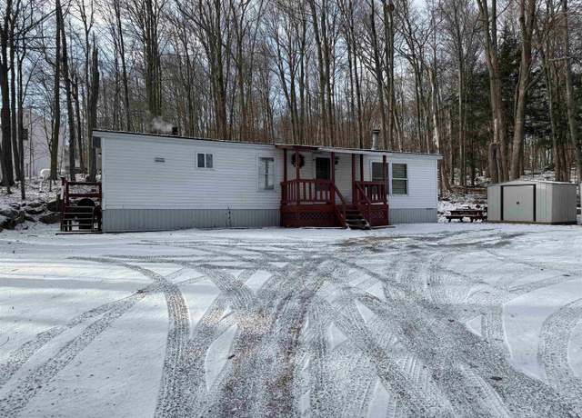 Property at 137 Dorr Dr, Rutland City, VT 05702, 3 beds, 2 baths