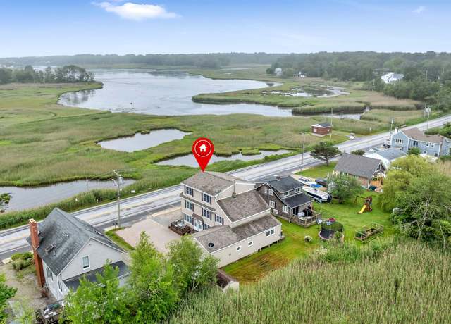 Property at 518 High St, Hampton, NH 03842, 3 beds, 1.5 baths
