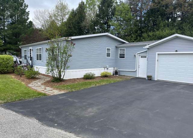 Property at 78 Pinewood Dr, Hyde Park, VT 05655, 3 beds, 2 baths