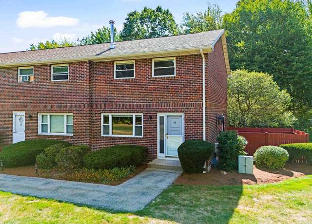 Property at 24 Oakridge Dr, Londonderry, NH 03053, 2 beds, 1.5 baths