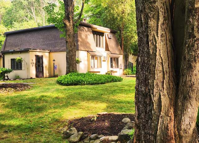 Property at 2 Little Hook Rd, Lee, NH 03861, 3 beds, 2.5 baths