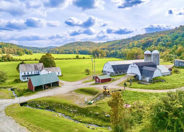 Property at 36 Woffenden Rd, Wilmington, VT 05363, 6 beds, 2 baths