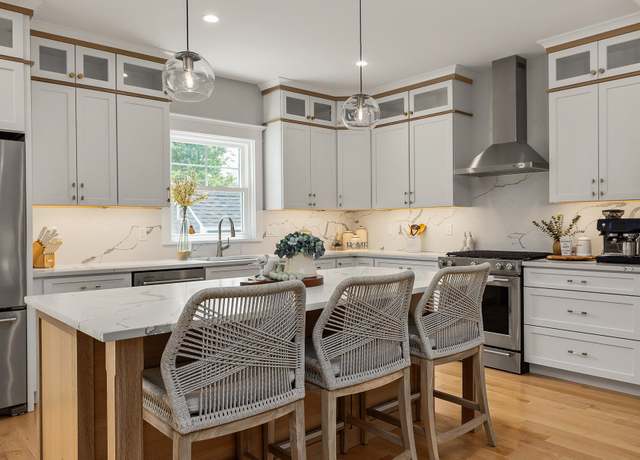 Property at 1230 Islington St, Portsmouth, NH 03801, 4 beds, 3.5 baths