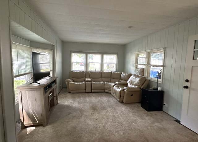 Property at 614 Canterbury Dr, Exeter, NH 03833, 2 beds, 1 bath