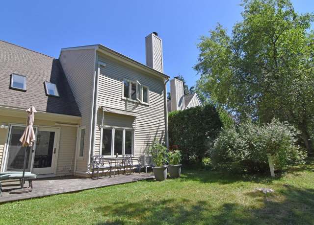 Property at 132 Covington Ln, Shelburne, VT 05482, 2 beds, 2.5 baths