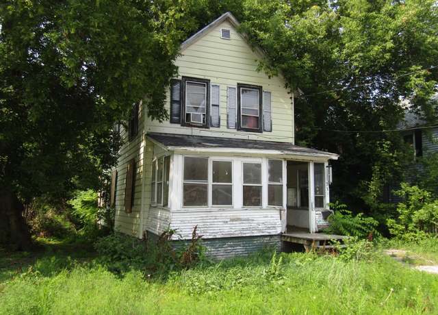 Property at 33 Fourth St, Swanton, VT 05488, 2 beds, 1 bath