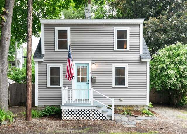 Property at 4 Elm Ct, Newmarket, NH 03857, 2 beds, 1 bath