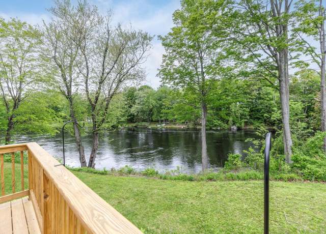 Property at 33 Tanner St, Concord, NH 03303, 3 beds, 1.5 baths
