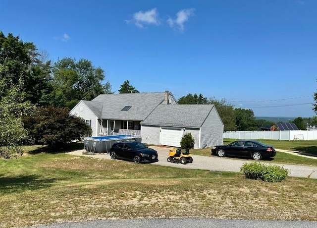 Property at 14 Deer Ln, Epsom, NH 03234, 5 beds, 3 baths