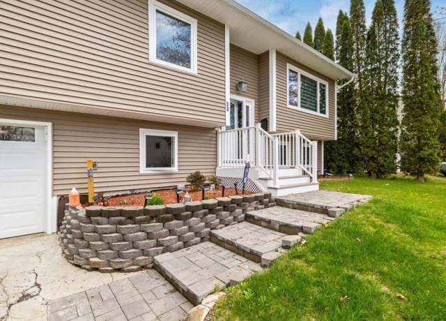 Property at 33 Rosewood Ln, Essex Junction, VT 05452, 3 beds, 2 baths