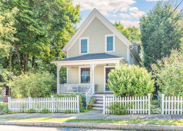 Property at 87 Ash St, Portsmouth, NH 03801, 4 beds, 2.5 baths