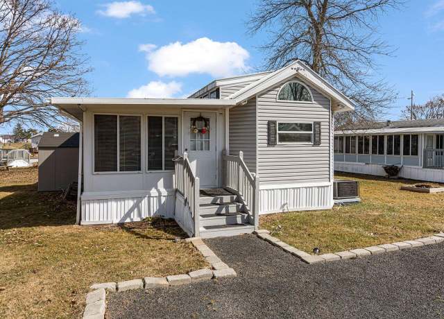 Property at 41 Island Cir, South Hero, VT 05486, 1 bed, 1 bath