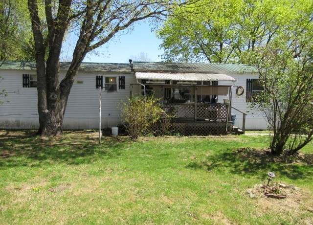 Property at 4 Brookwood Dr, Brattleboro, VT 05301, 2 beds, 1.5 baths