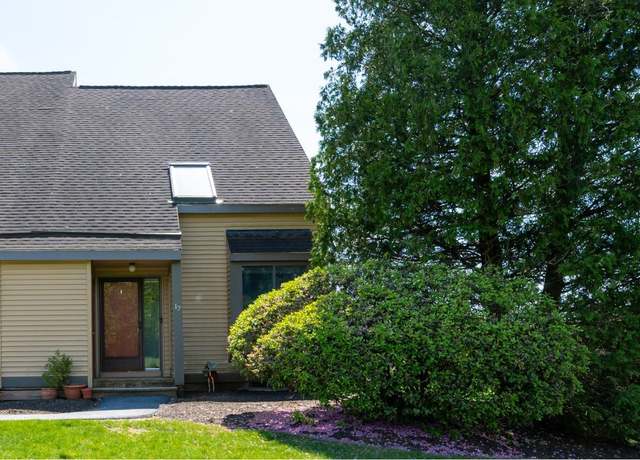 Property at 17 Savage Ct, Pembroke, NH 03275, 2 beds, 1.5 baths
