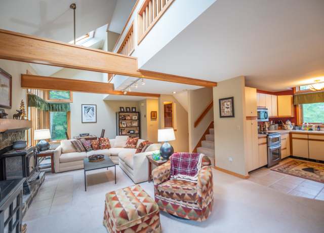 Property at 16 Tenth Ln #40, Wilmington, VT 05363, 4 beds, 3.5 baths
