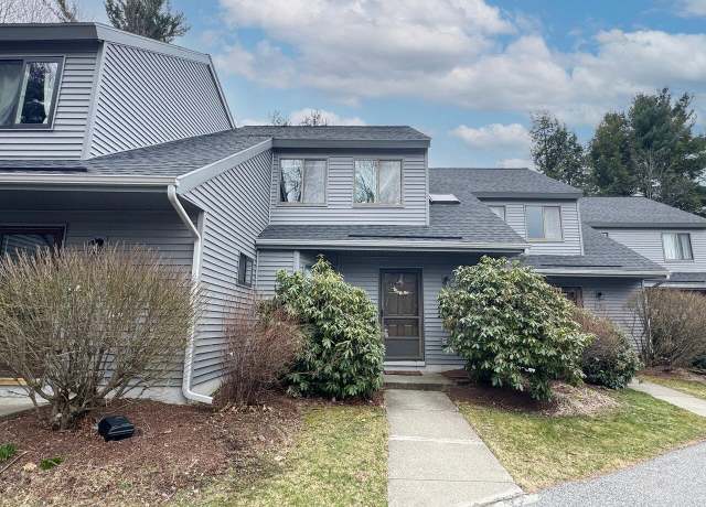 Property at 8 Chelsea Cir, South Burlington, VT 05403, 2 beds, 1.5 baths