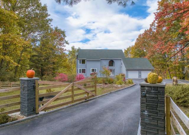 Property at 1 Regency Dr, Bedford, NH 03110, 4 beds, 3.5 baths