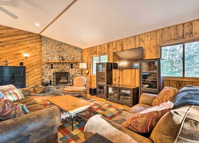 Property at 2 Lower Stratton Valley Rd, Winhall, VT 05340, 4 beds, 1.5 baths