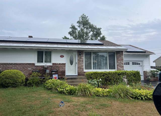 Property at 356 Westwood Dr, Manchester, NH 03103, 3 beds, 2 baths
