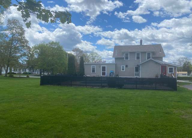 Property at 32 Adams Ave, Rochester, NH 03867, 5 beds, 2 baths