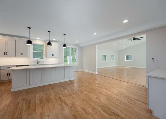 Property at 99 Rockingham Rd Unit 1, Londonderry, NH 03053, 3 beds, 3 baths