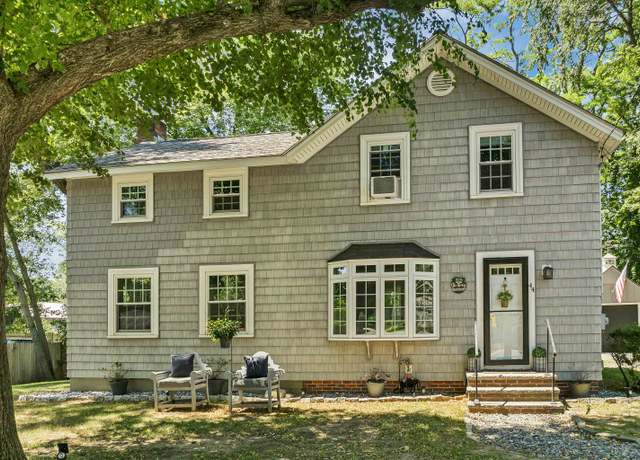 Property at 44 Main St, Plaistow, NH 03865, 4 beds, 1.5 baths