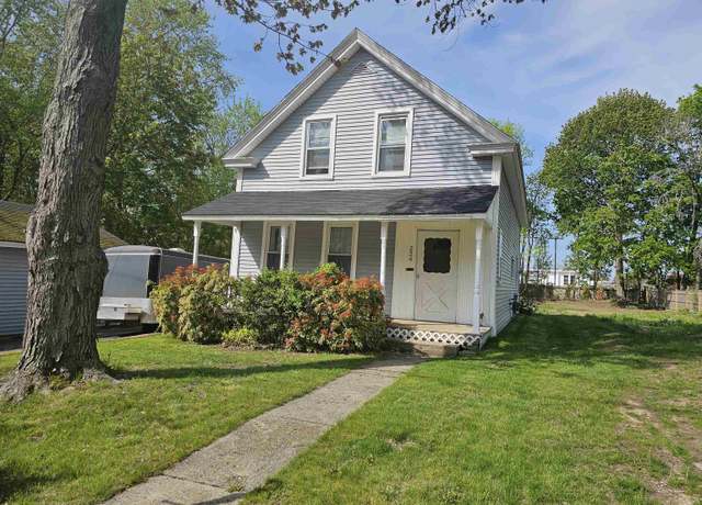 Property at 224 Cate St, Portsmouth, NH 03801, 3 beds, 1 bath