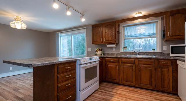 Photo of 11 Royal Range Rd, Sandown, NH 03873