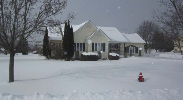 Photo of 2 Sunset Ter, Saint Albans, VT 05478