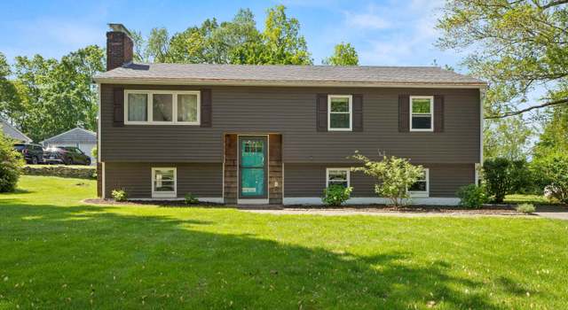 Photo of 4 Crestview Ter, Stratham, NH 03885