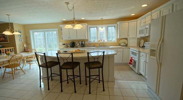 Photo of 17 Mitchell Pond Rd, Windham, NH 03087