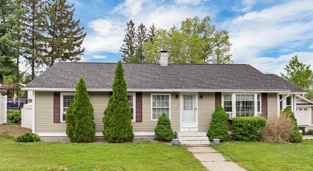Photo of 12 Pine Hill Ave, Goffstown, NH 03045