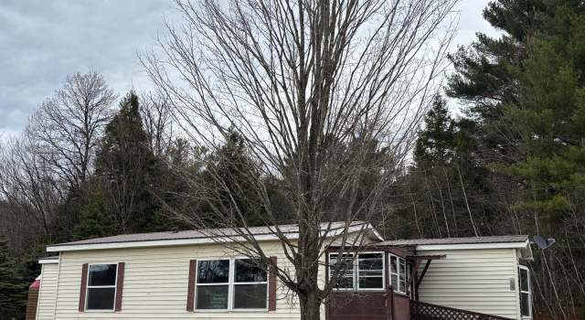 Photo of 16 Oakwood Dr, Hyde Park, VT 05655