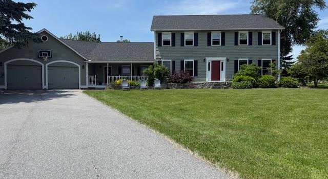 Photo of 4 Lakemont Dr, St. Albans Town, VT 05478
