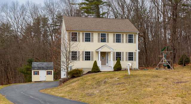 Photo of 12 Lincoln Ln, Chester, NH 03036