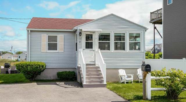 Photo of 8 Red Coat Ln, Hampton, NH 03842