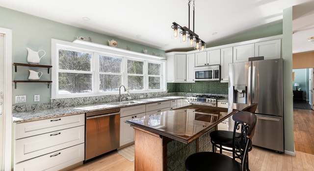 Photo of 22 Fox Hollow Rd, Newbury, NH 03255