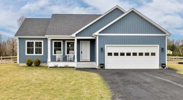 Photo of 21 Dubuque Dr, Grand Isle, VT 05458