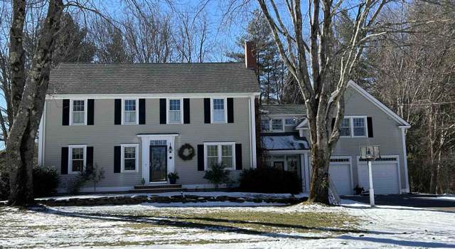 Photo of 5 Carriage Dr, Exeter, NH 03833