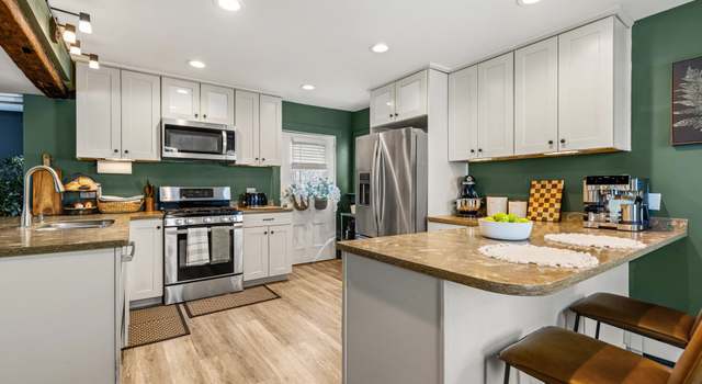 Photo of 12 Hall Pl, Exeter, NH 03833
