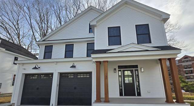 Photo of 31 Grapevine Run, Portsmouth, NH 03801