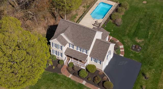 Photo of 8 Autumn Ln, Stratham, NH 03885