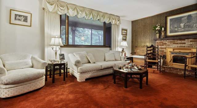 Photo of 2 Fairway Dr, Hudson, NH 03051