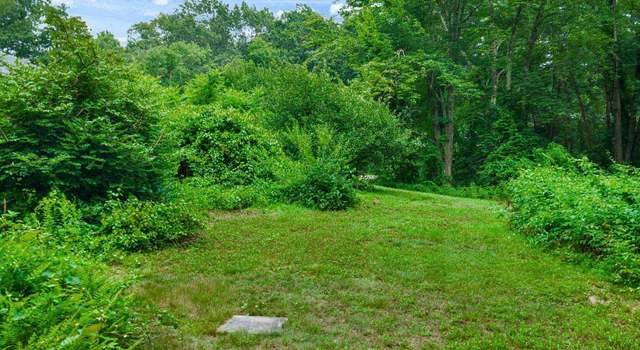 Photo of 2 Fairway Dr, Hudson, NH 03051