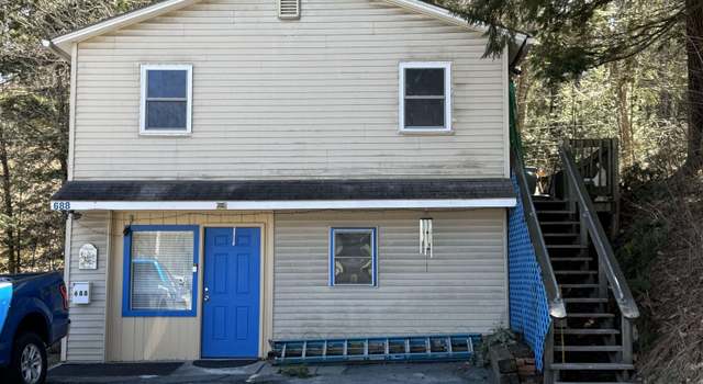 Photo of 688 N Main St, Hartford, VT 05001