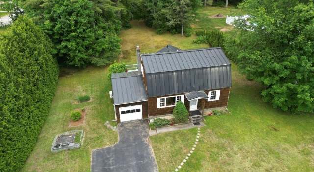 Photo of 3 Tanglewood Dr, Essex Junction, VT 05452