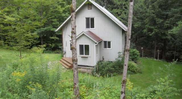 Photo of 1220 East St, Huntington, VT 05462