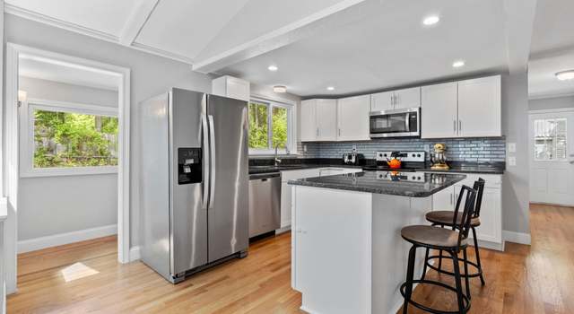 Photo of 10 Hall St, Bedford, NH 03110