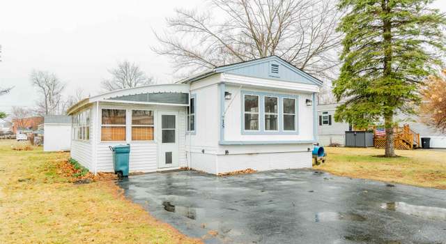 Photo of 15 McKee Dr, Concord, NH 03301