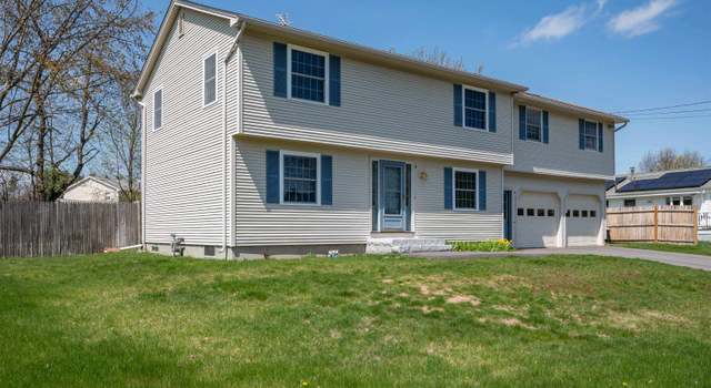 Photo of 8 Hopi Dr, Nashua, NH 03063
